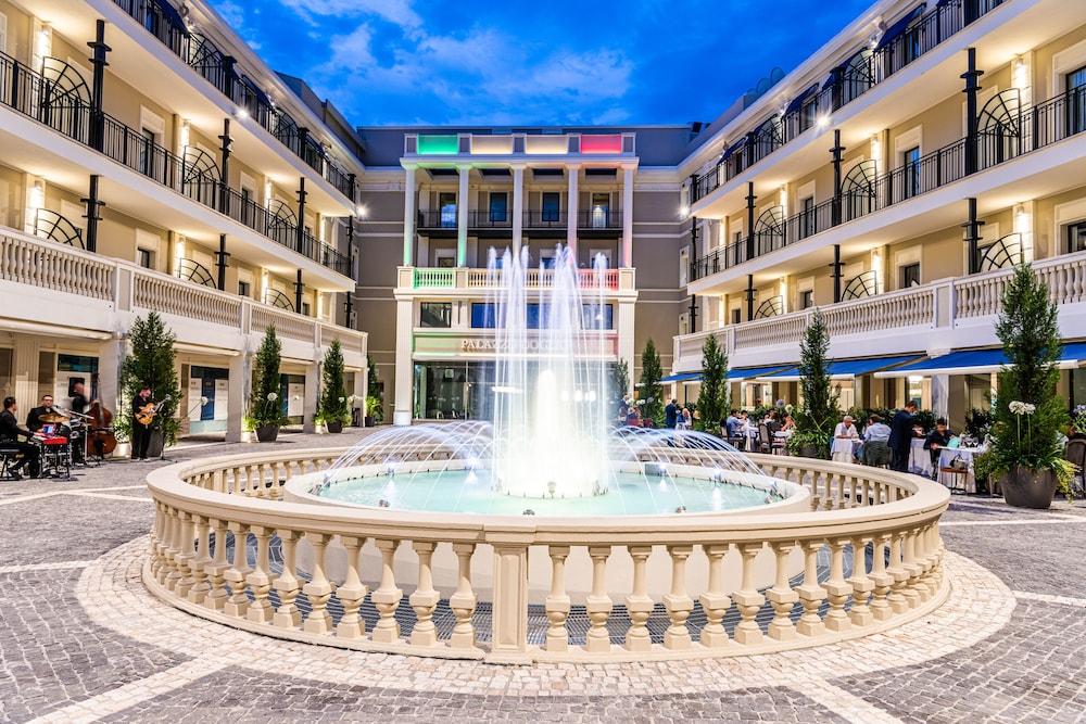 Hotel Palazzo Doglio Cagliari Esterno foto The central fountain