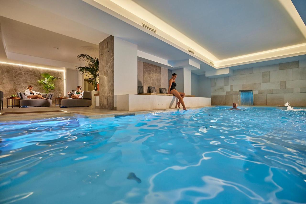 Hotel Palazzo Doglio Cagliari Esterno foto The swimming pool at the hotel