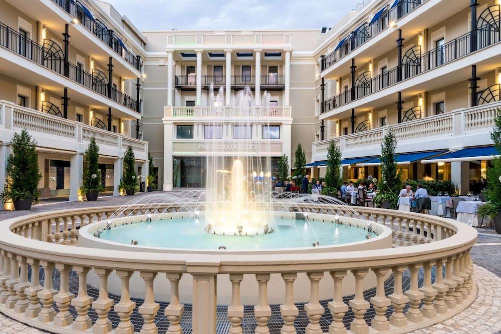 Hotel Palazzo Doglio Cagliari Esterno foto The Fontainebleau Hotel
